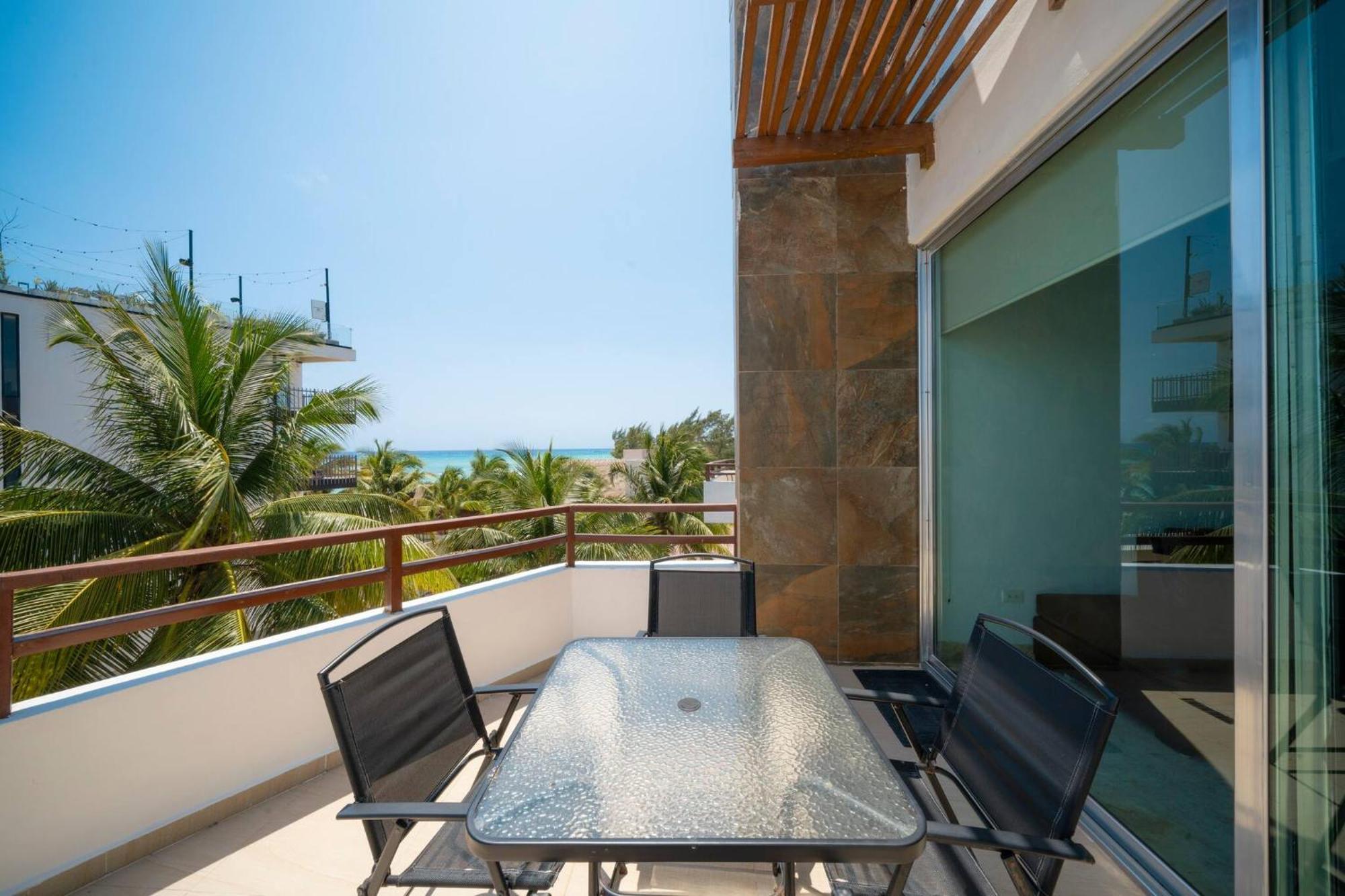 Beachfront Penthouse With 3 Bedrooms & Ocean View - Nubes *